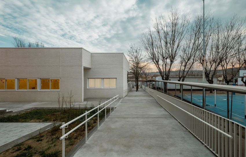 Education Center P. Salas i Xandri - Eugeni Aguiló Photographer